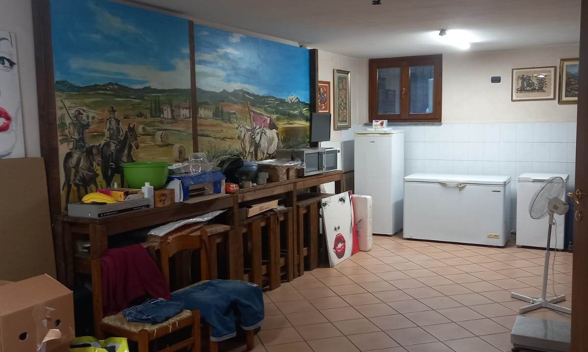BRENNA vendiamo PORZIONE DI CASA con giardino