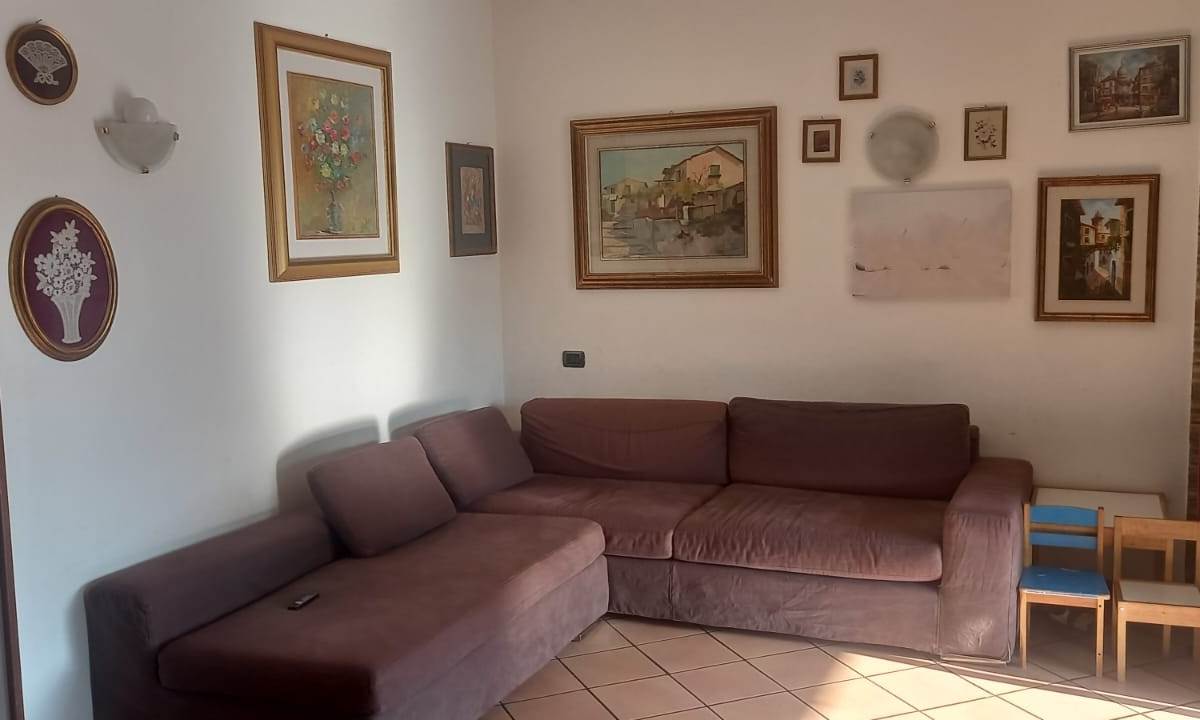 BRENNA vendiamo PORZIONE DI CASA con giardino