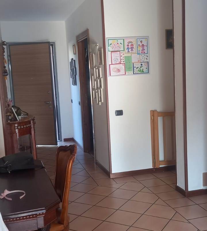 BRENNA vendiamo PORZIONE DI CASA con giardino