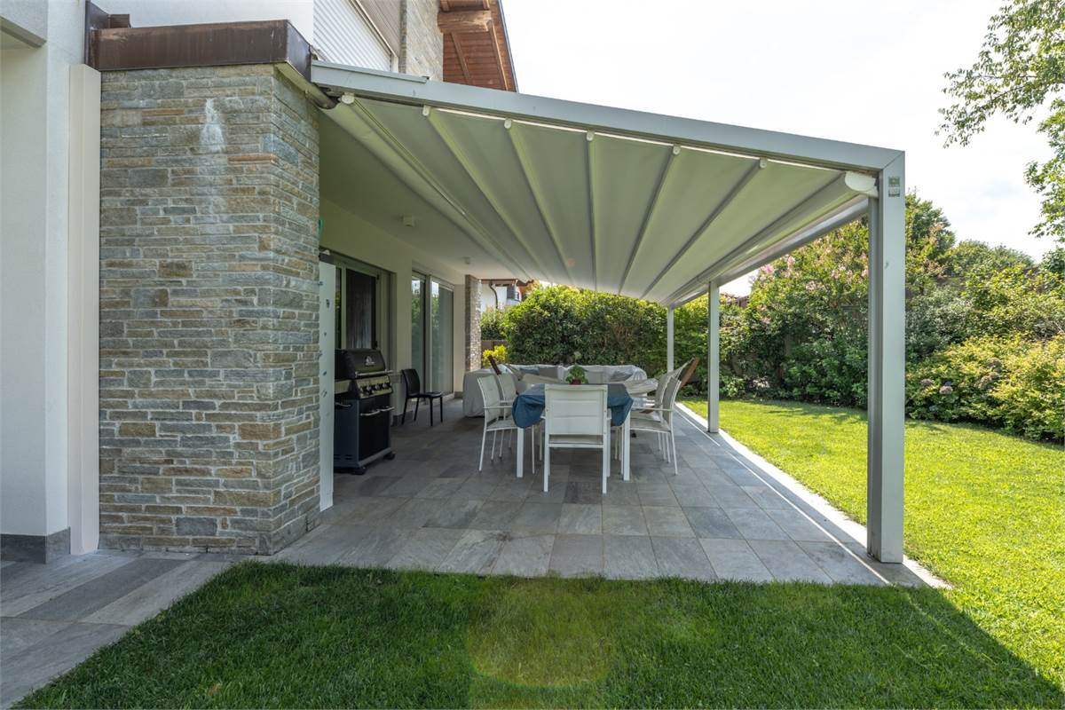 CAPIAGO INTIMIANO vendo QUADRILOCALE con giardino