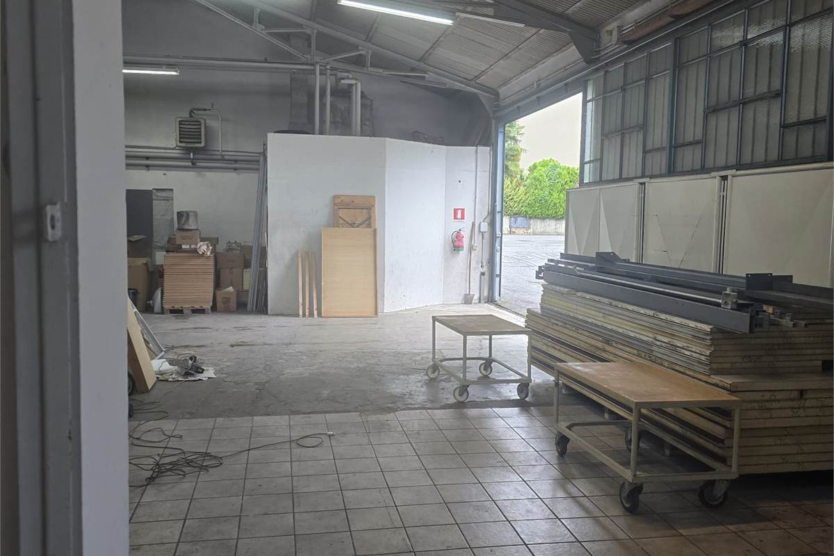 CANTU' affittiamo CAPANNONE vicinanze Via Milano