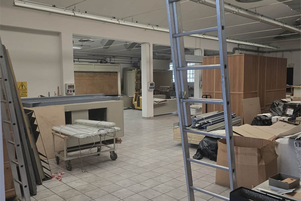 CANTU' affittiamo CAPANNONE vicinanze Via Milano