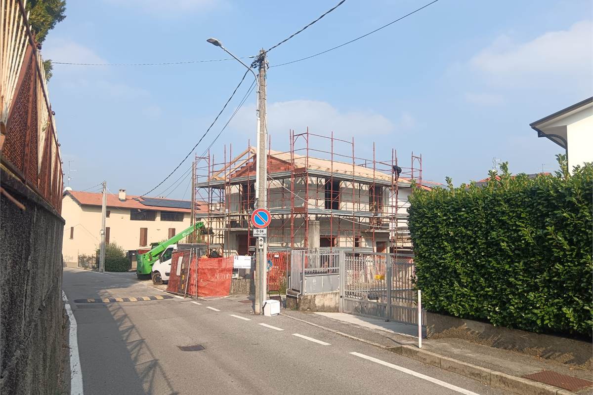 ALBIOLO: VILLA di nuova costruzione in classe A/3
