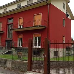 COMO loc ALBATE vendiamo TRILOCALE al piano rialzato