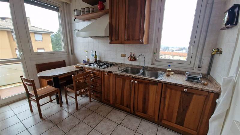 CANTU' vendo TRILOCALE panoramico con cantina