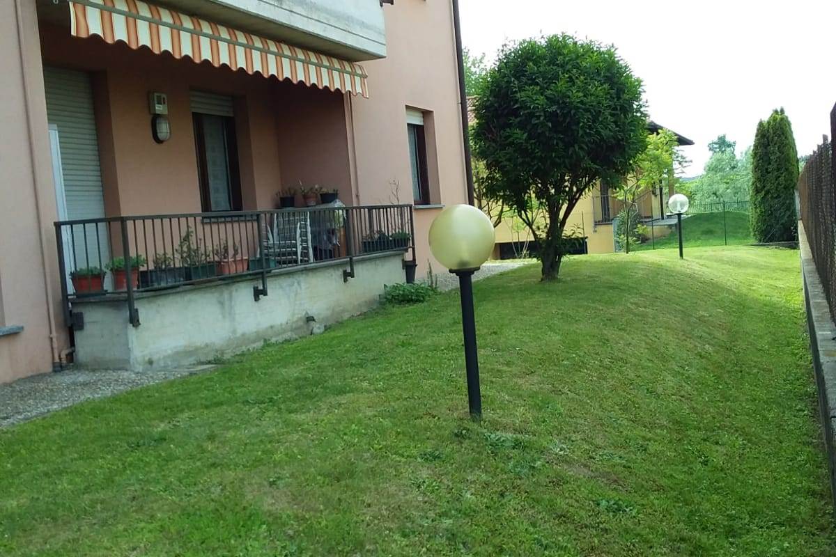 OLGIATE COMASCO affittiamo BILOCALE con box