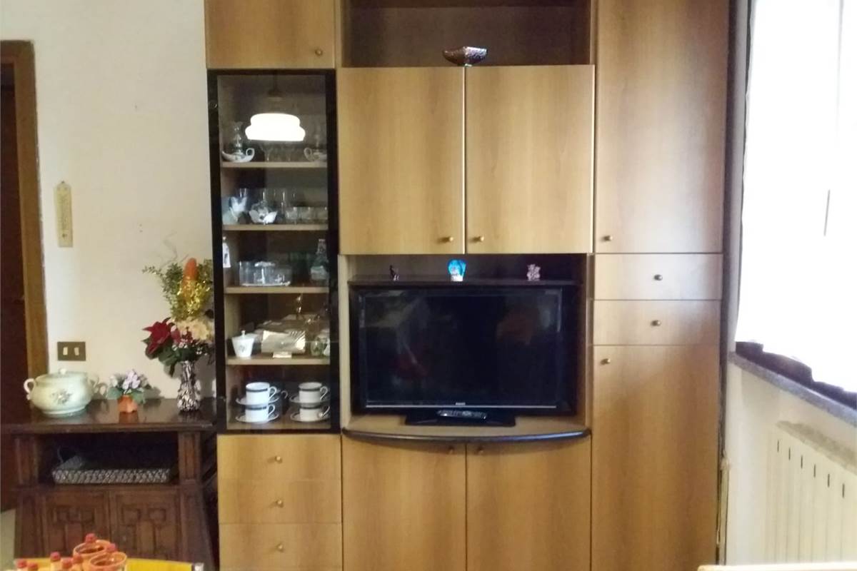 OLGIATE COMASCO affittiamo BILOCALE con box