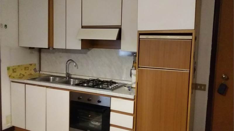 OLGIATE COMASCO affittiamo BILOCALE con box