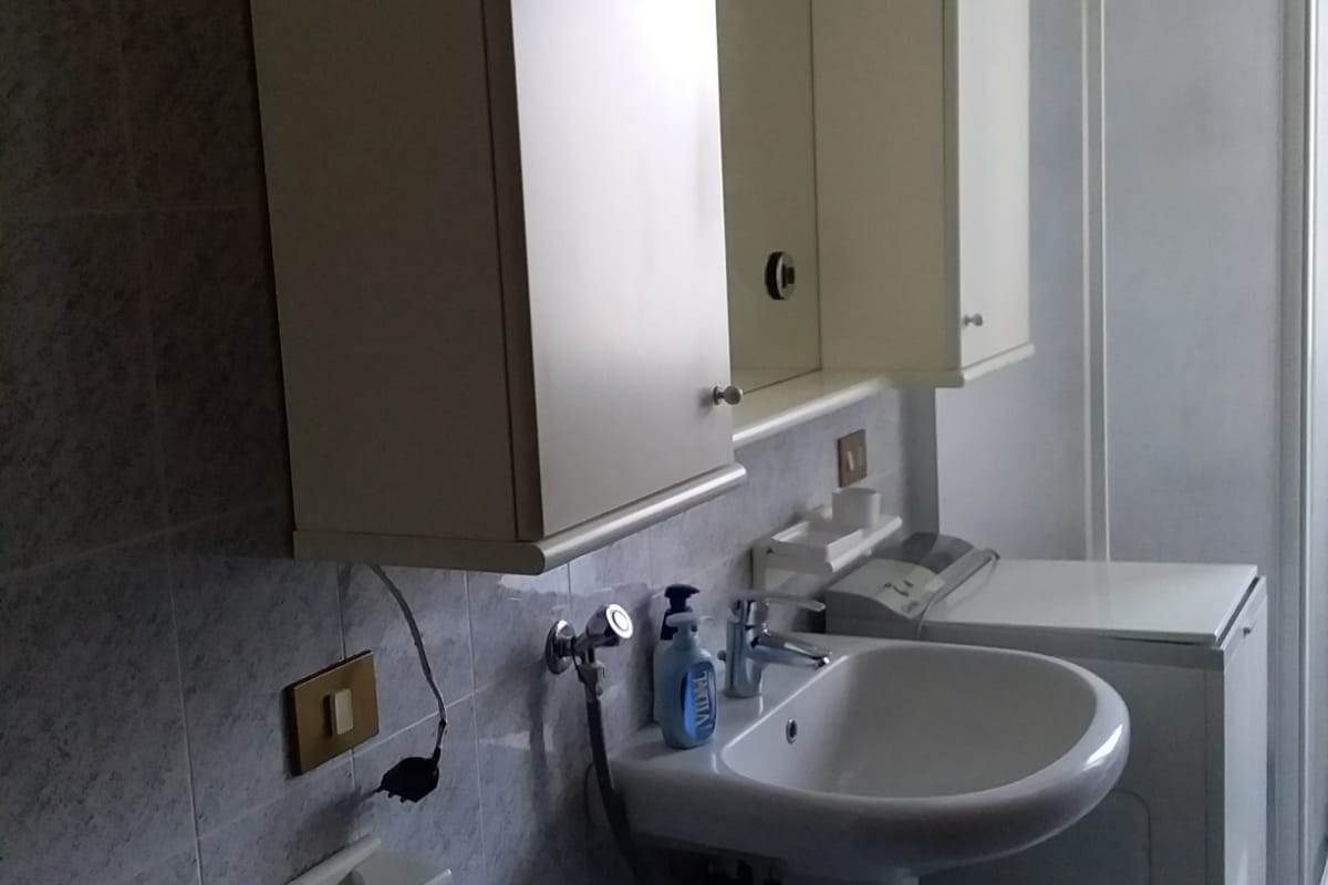 OLGIATE COMASCO affittiamo BILOCALE con box