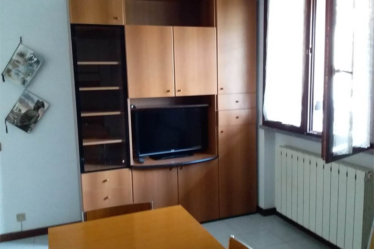 OLGIATE COMASCO affittiamo BILOCALE con box