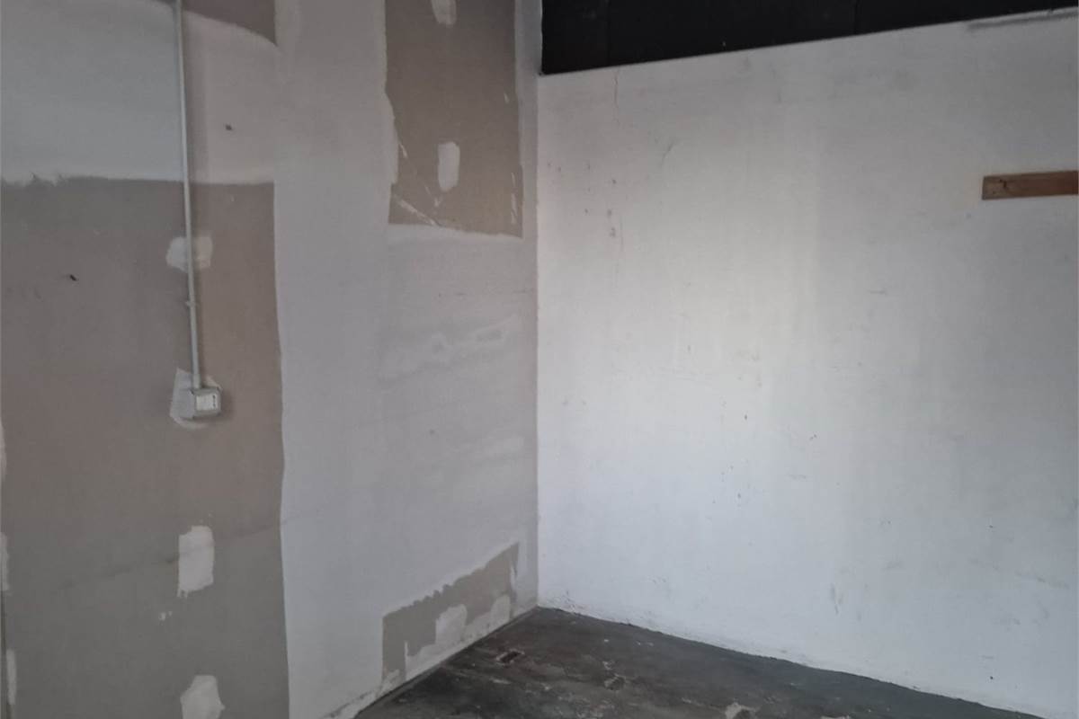 CANTU' Via Manzoni affitto DEPOSITO MQ 60