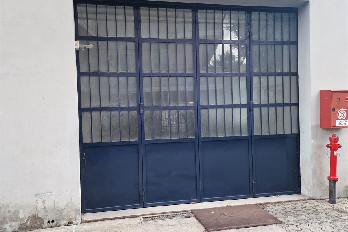 CANTU' Via Manzoni affitto DEPOSITO MQ 60