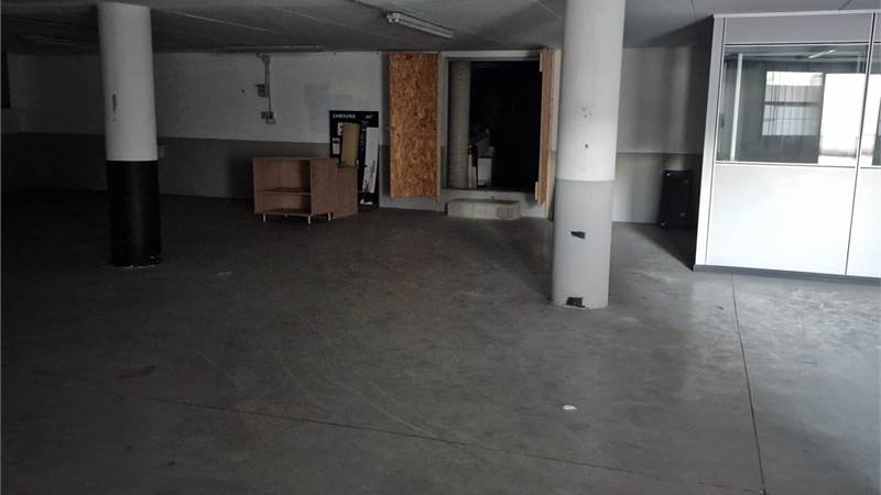 CANTU' Via Manzoni affitto DEPOSITO Mq 176