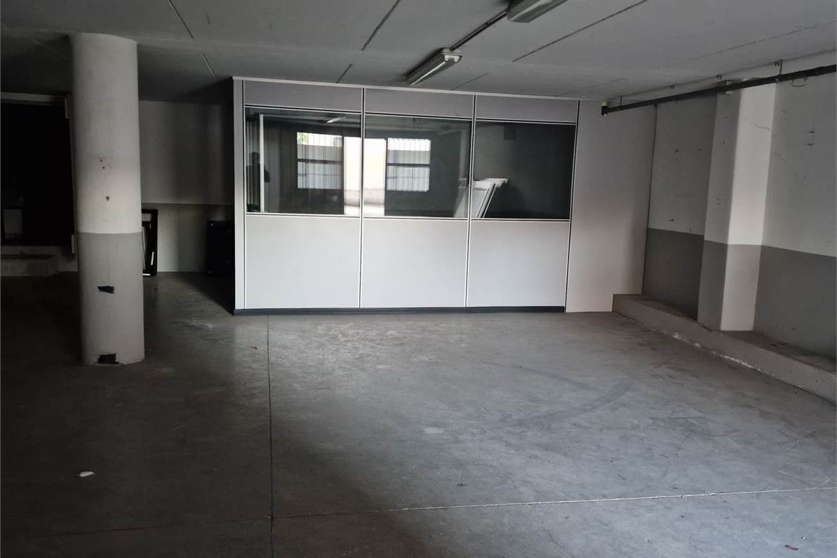 CANTU' Via Manzoni affitto DEPOSITO Mq 176