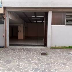 CANTU' vendiamo CAPANNONE con ufficio e piazzale