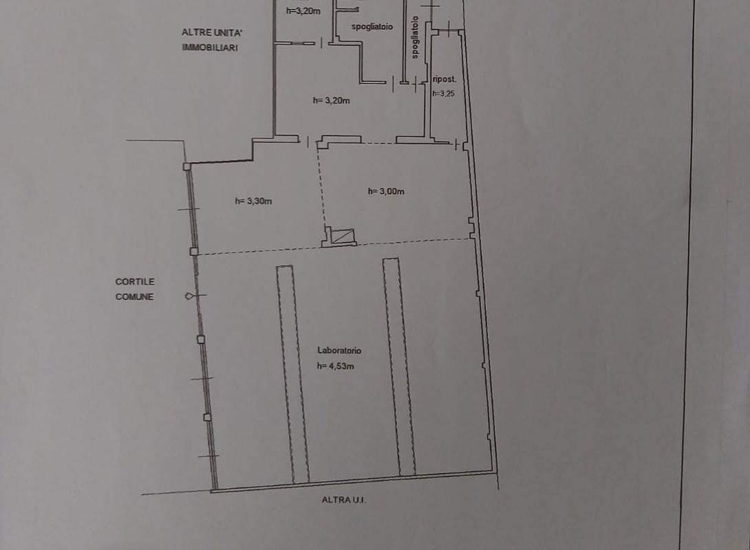 CANTU' vendiamo CAPANNONE con ufficio e piazzale
