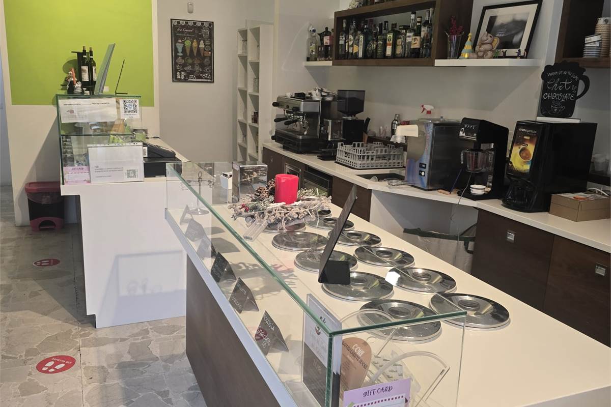 CARUGO attività GELATERIA/BAR/CAFFETTERIA