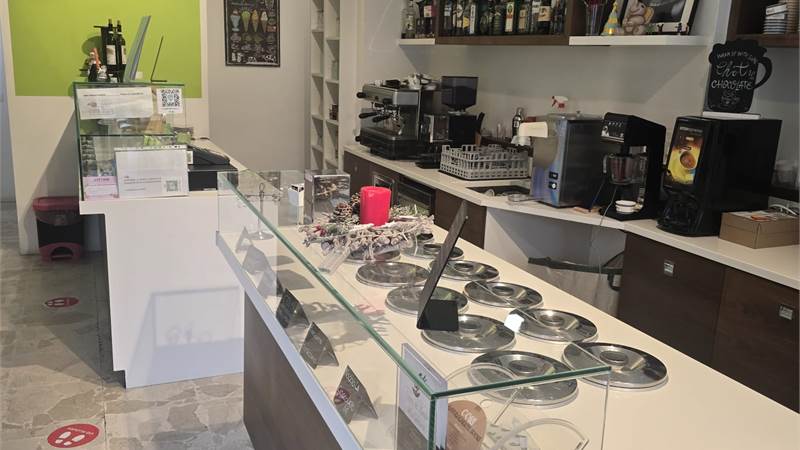 CARUGO attività GELATERIA/BAR/CAFFETTERIA