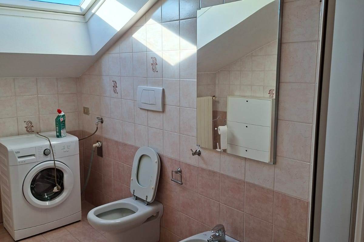 CANTU' Fecchio affittiamo MONOCALE completamente arredato