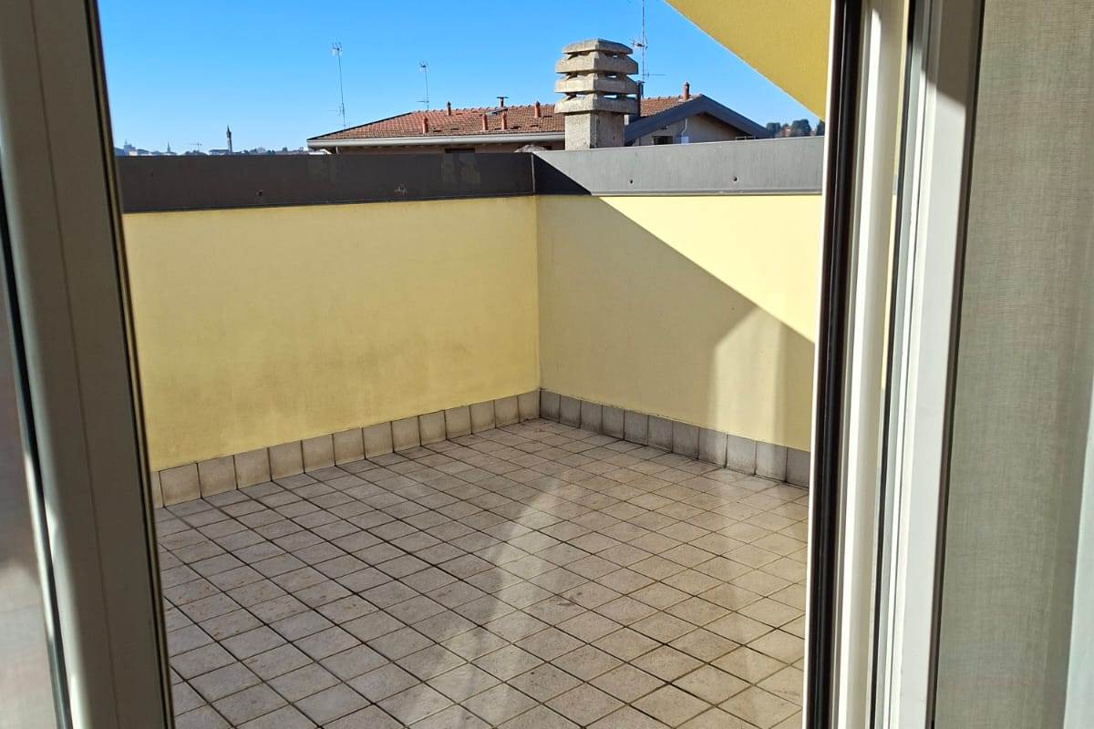 CANTU' Fecchio affittiamo MONOCALE completamente arredato