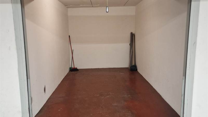 CANTU' Via G. Cesare vendo BOX