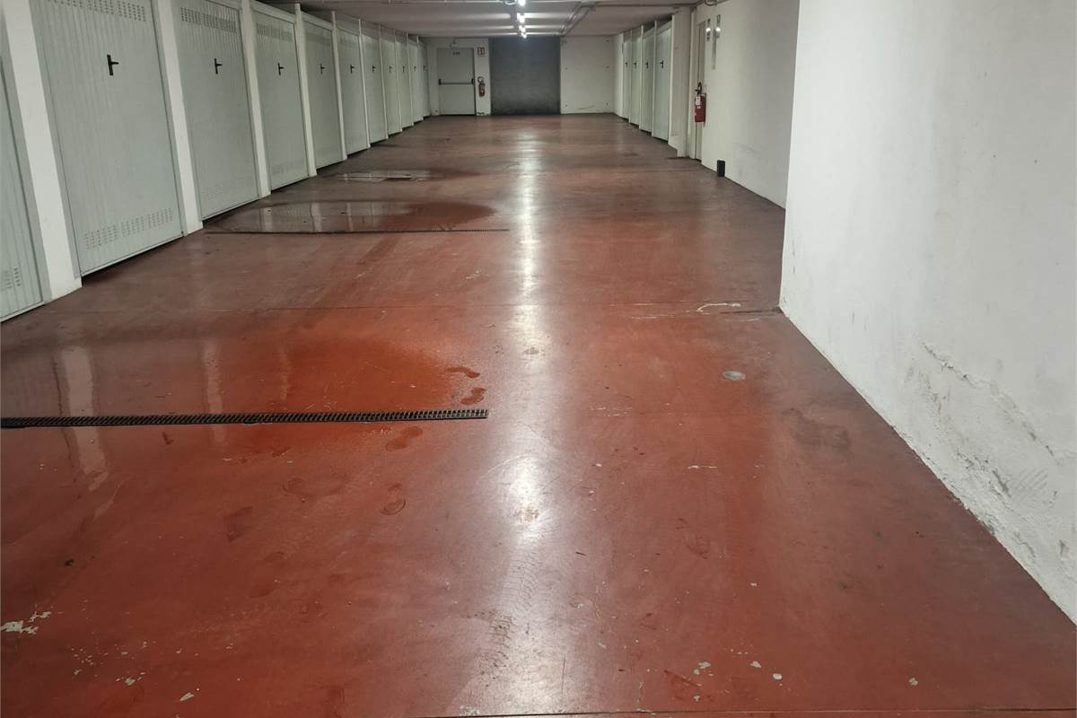 CANTU' Via G. Cesare vendo BOX