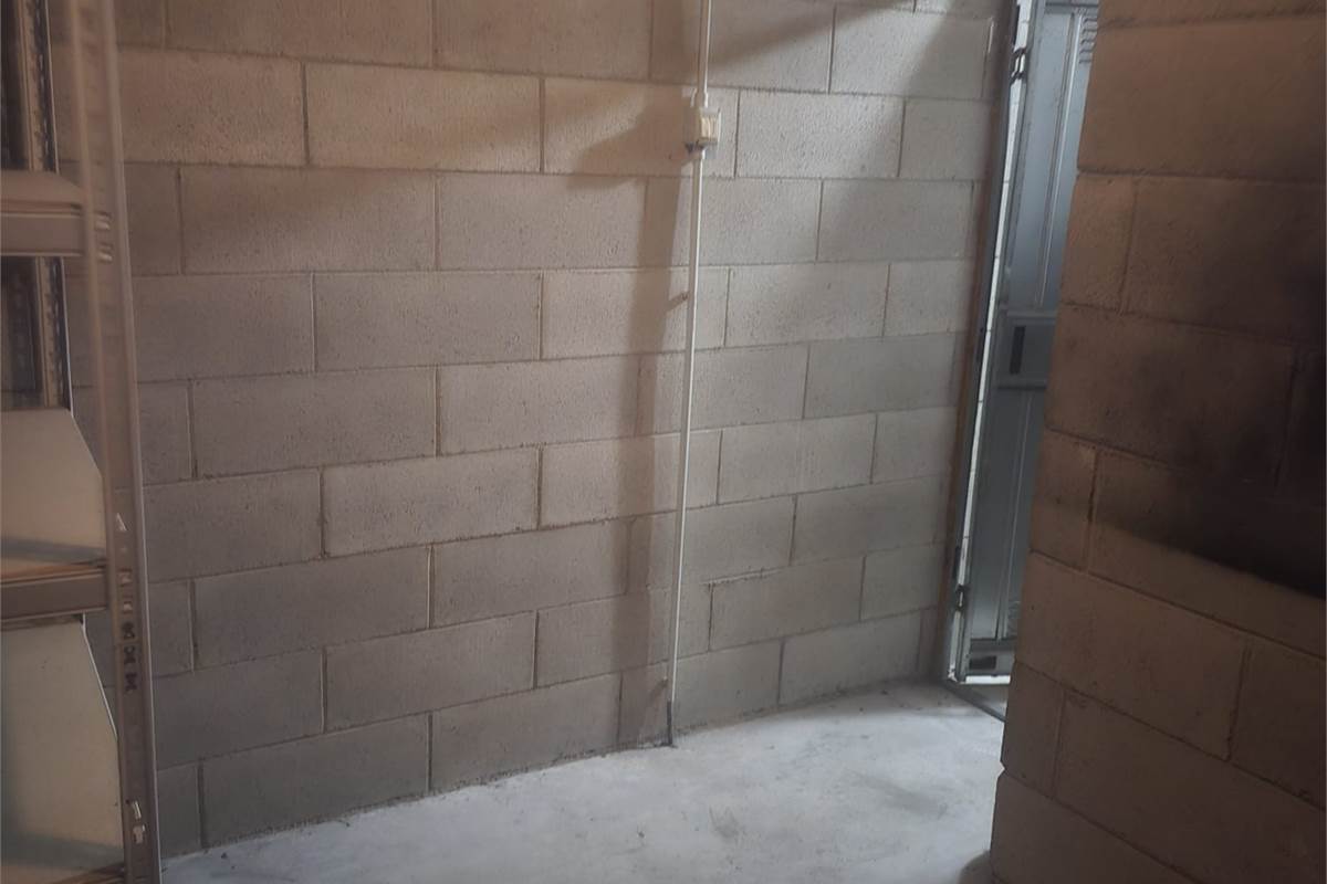 MEDA affittiamo ampio MONOLOCALE con cantina