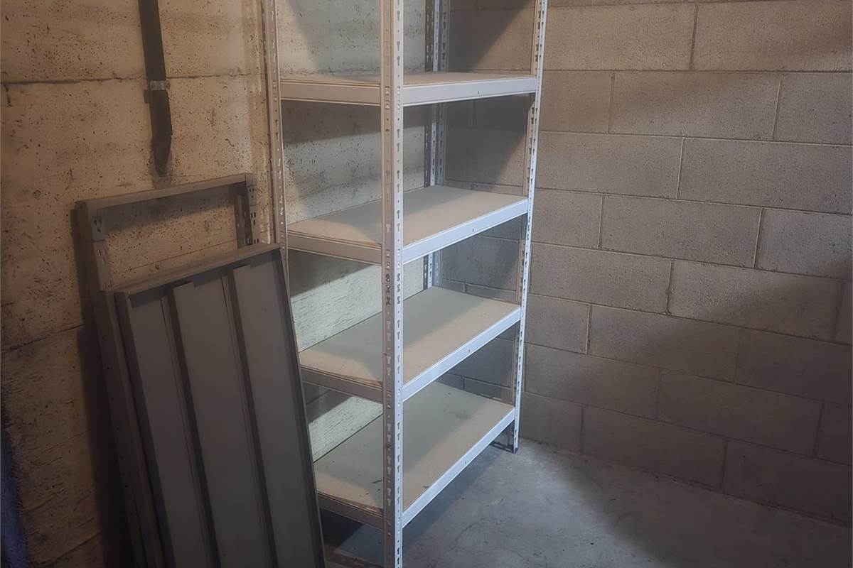 MEDA affittiamo ampio MONOLOCALE con cantina