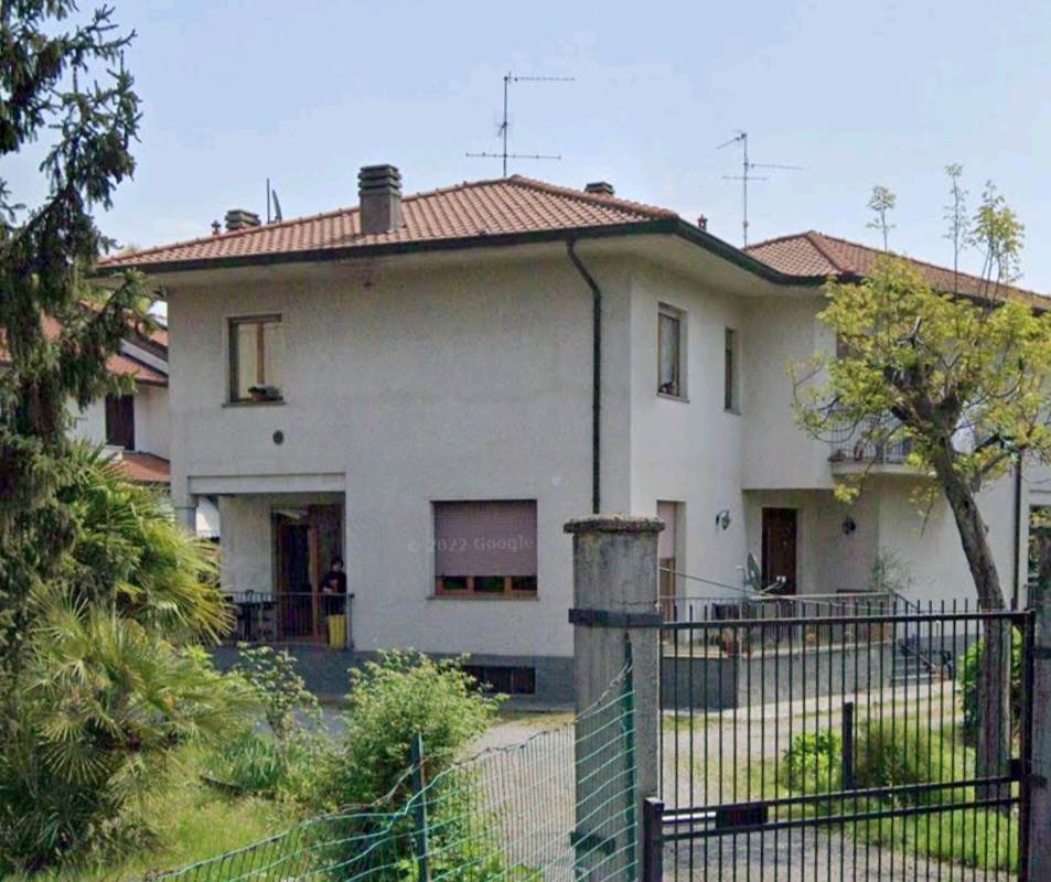 CARUGO AFFITTO BILOCALE NON ARREDATO CON BOX