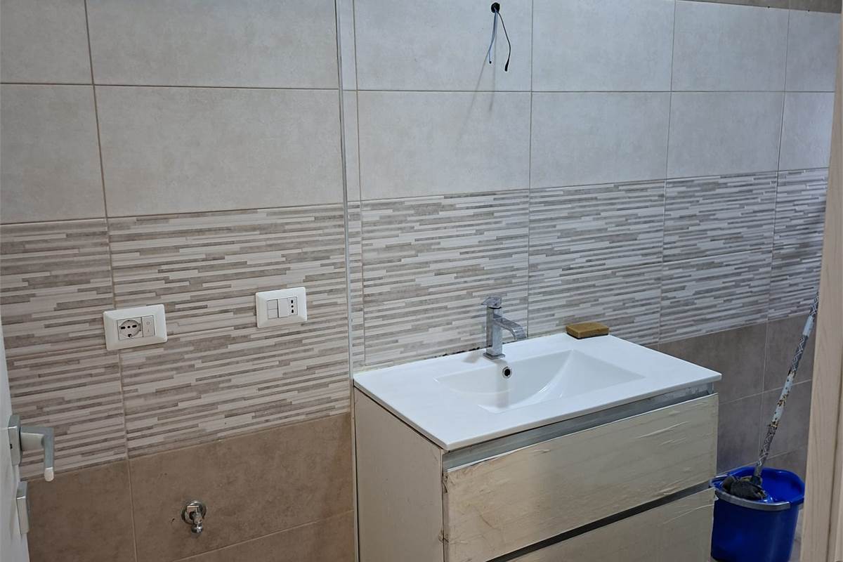 CANTU' Via Resegone vendiamo TRILOCALE 