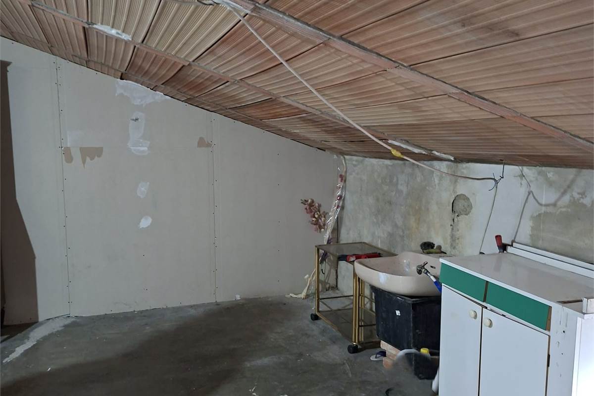 CANTU' Via Resegone vendiamo TRILOCALE 