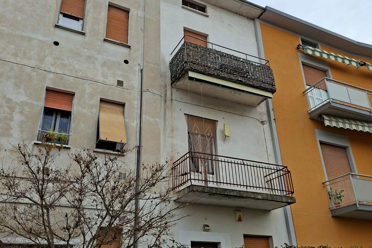 CANTU' Via Resegone vendiamo TRILOCALE 