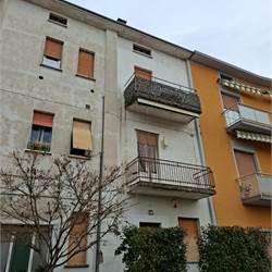 CANTU' Via Resegone vendiamo TRILOCALE 