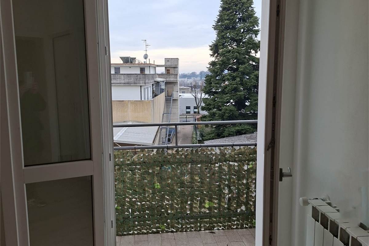 CANTU' Via Resegone vendiamo TRILOCALE 