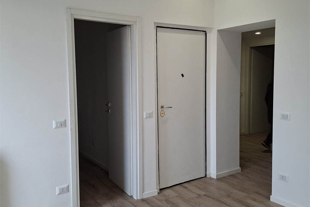 CANTU' Via Resegone vendiamo TRILOCALE 