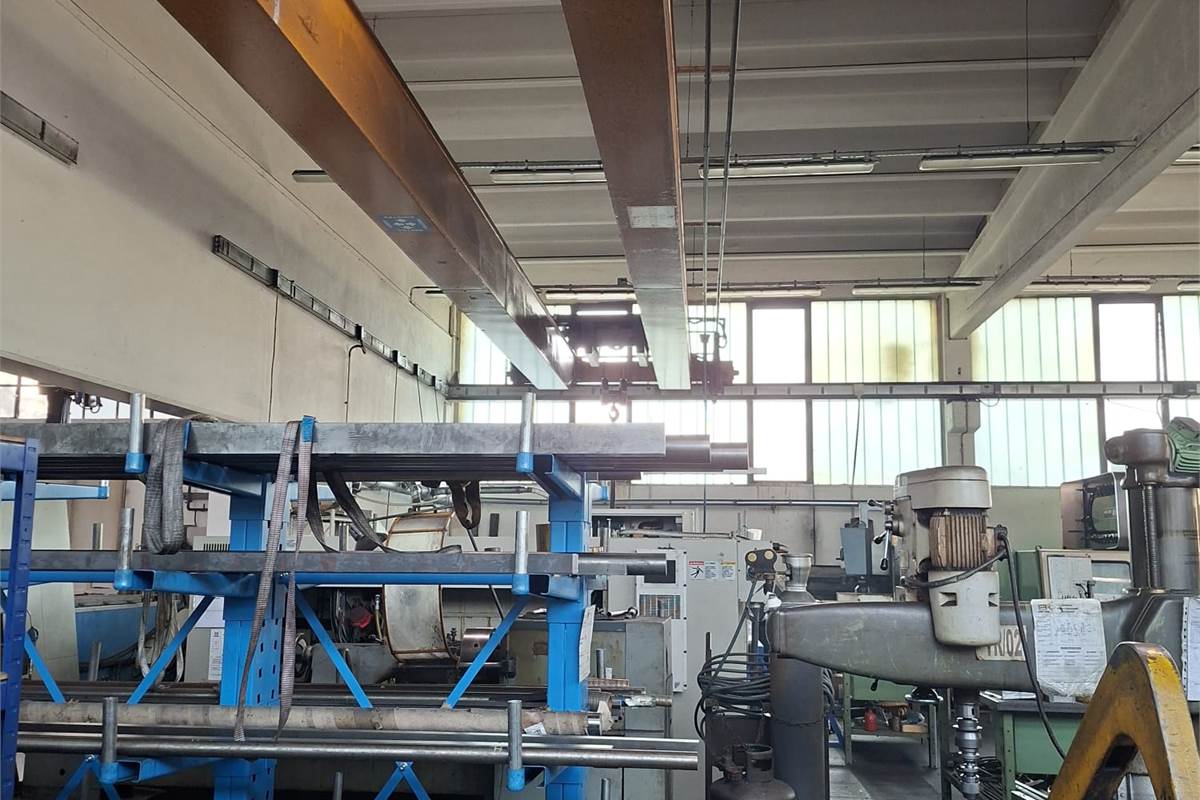 CANTU' Mirabello vendiamo CAPANNONE con appartamento