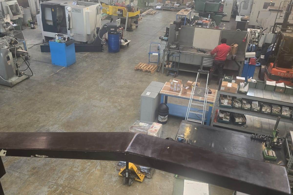 CANTU' Mirabello vendiamo CAPANNONE con uffici e appartamento