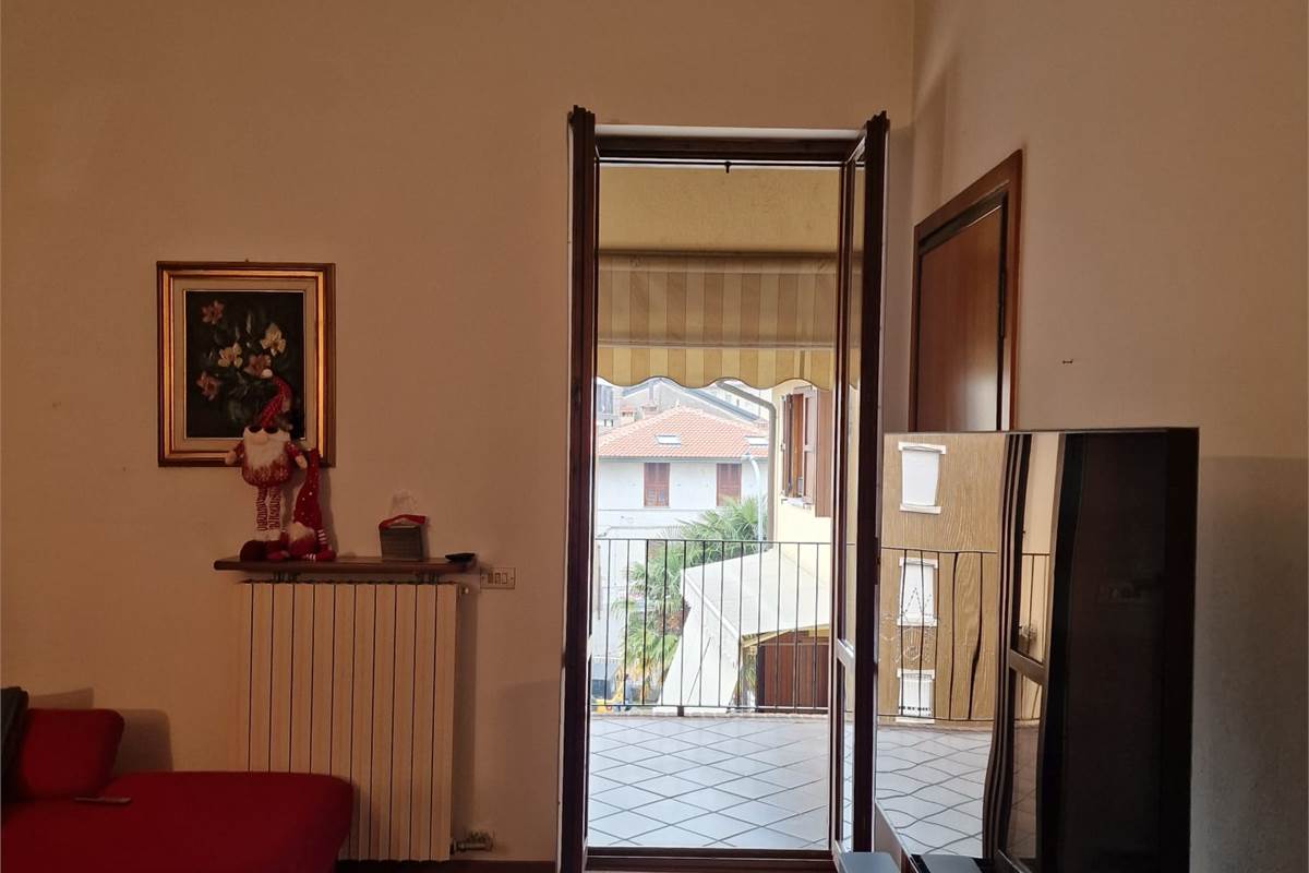 FIGINO S.ZA centro vendo TRILOCALE con box