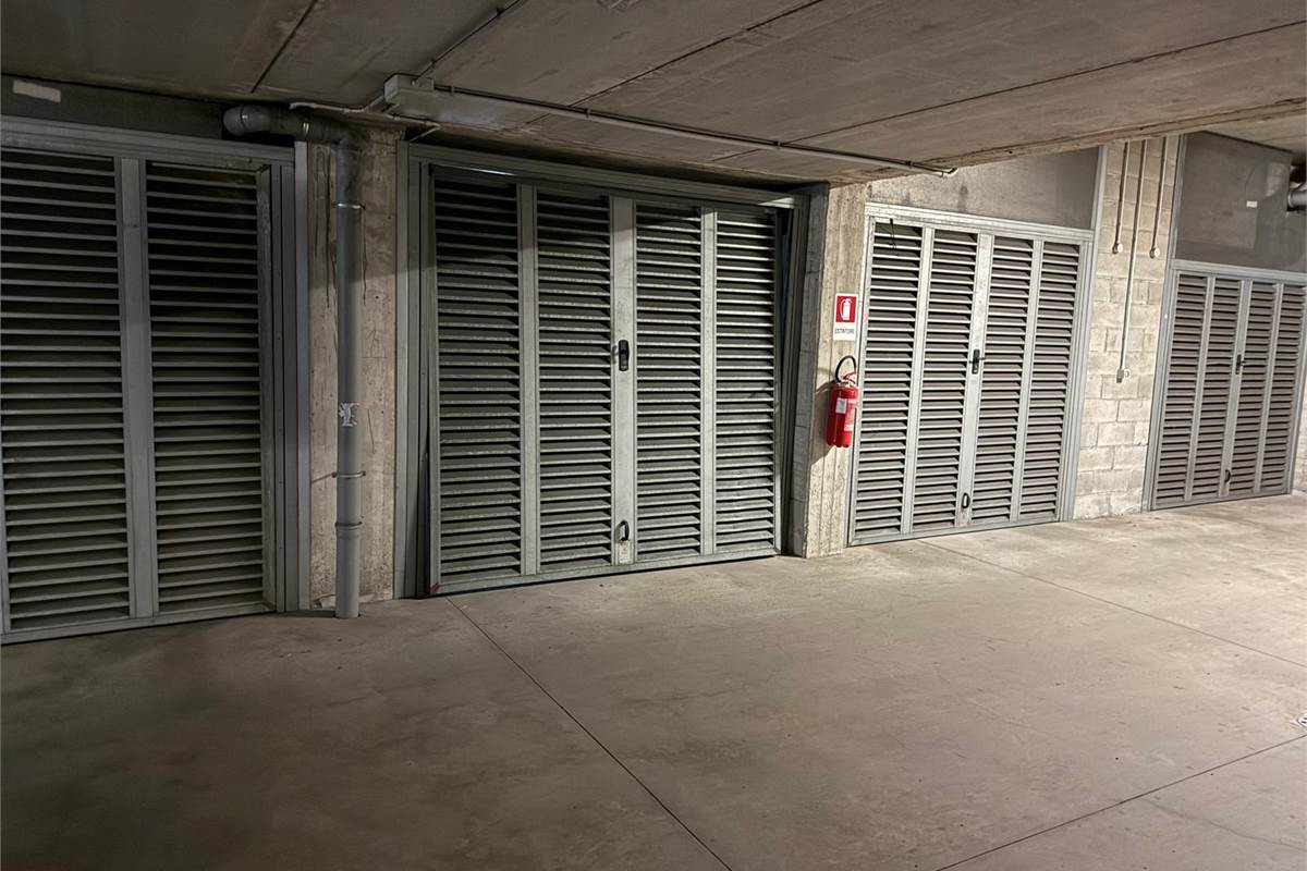 VIMODRONE vendiamo BOX AUTO 