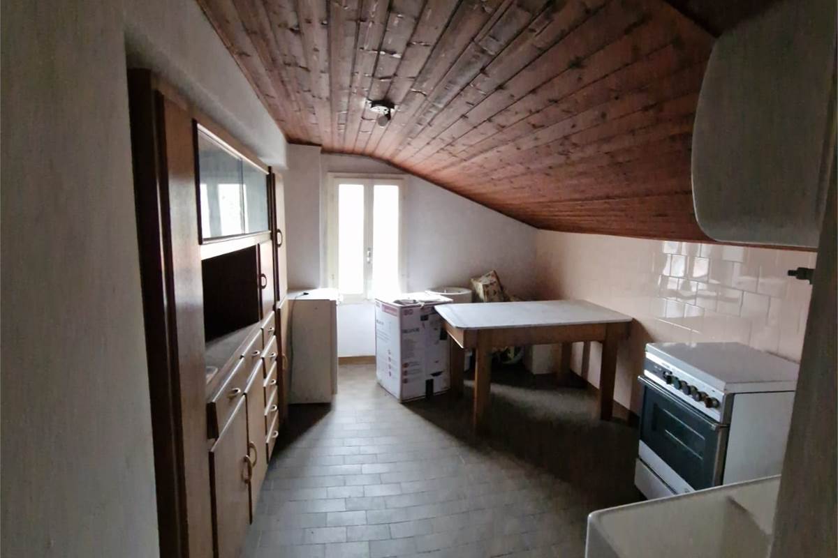 SAN FEDELE INTELVI vendo STABILE di 4 piani