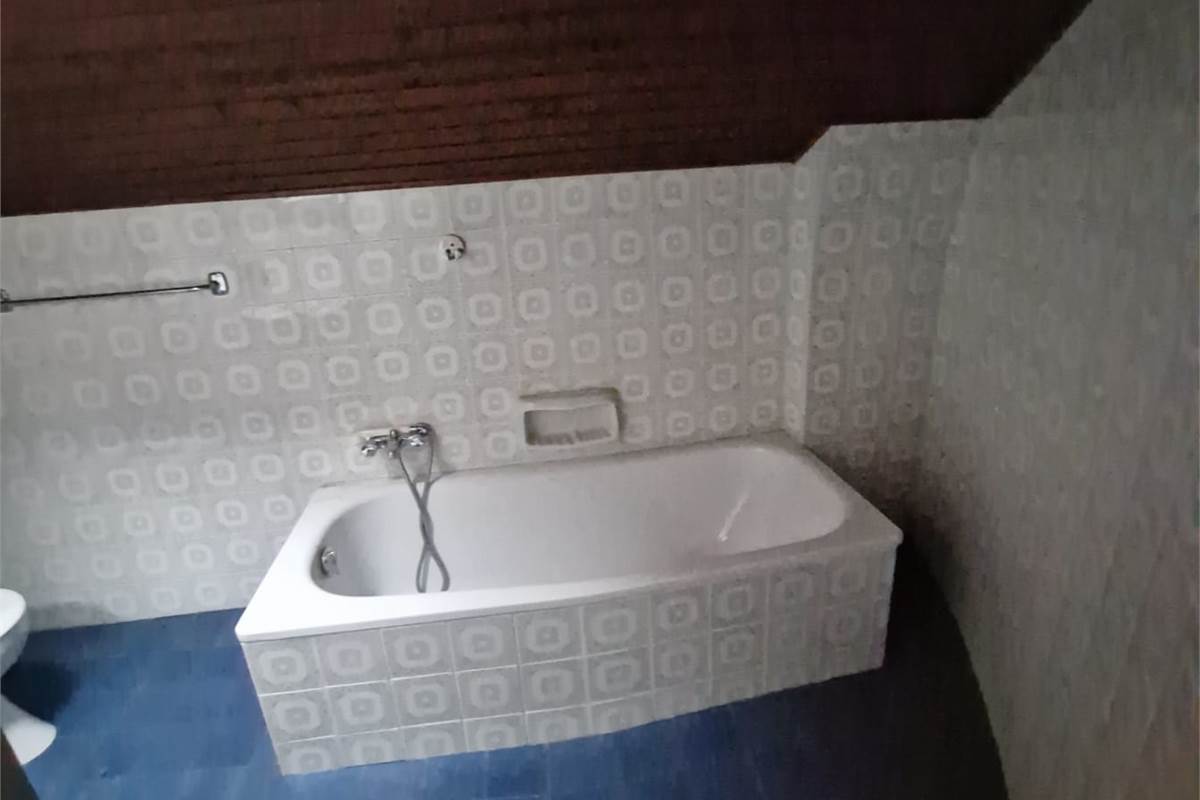 SAN FEDELE INTELVI vendo STABILE di 4 piani