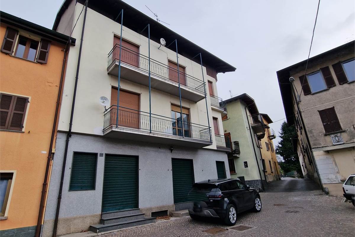 SAN FEDELE INTELVI vendo STABILE di 4 piani