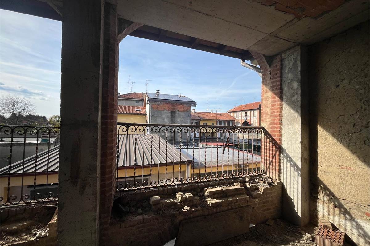 BREGNANO vendo RUSTICO da ultimare