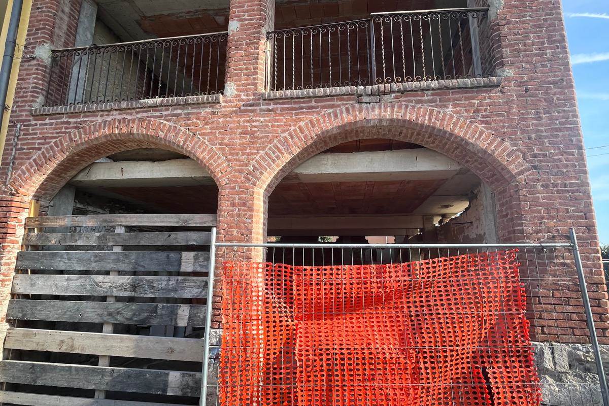 BREGNANO vendo RUSTICO da ultimare