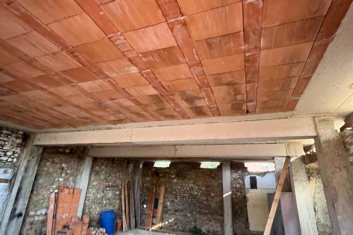 BREGNANO vendo RUSTICO da ultimare