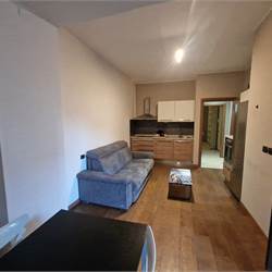 COMO affittiamo BILOCALE arredato con terrazzino