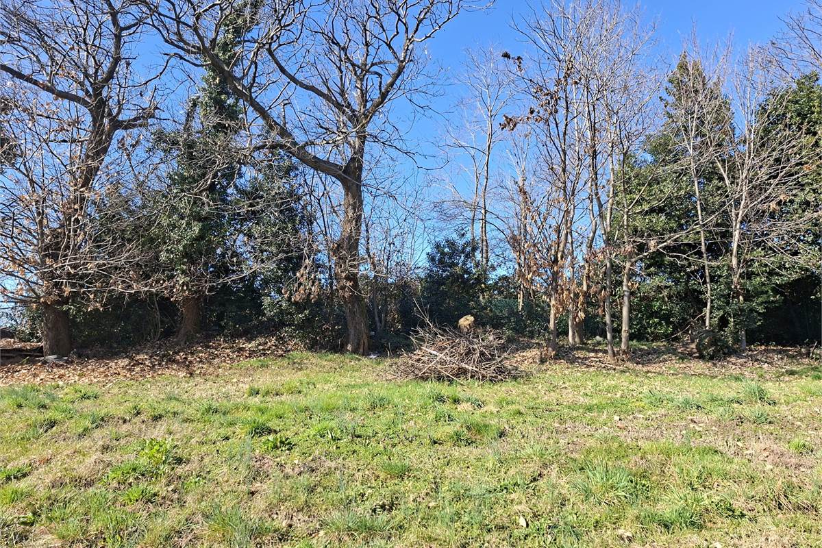 CANTU' vendiamo TERRENO di Mq 2.630