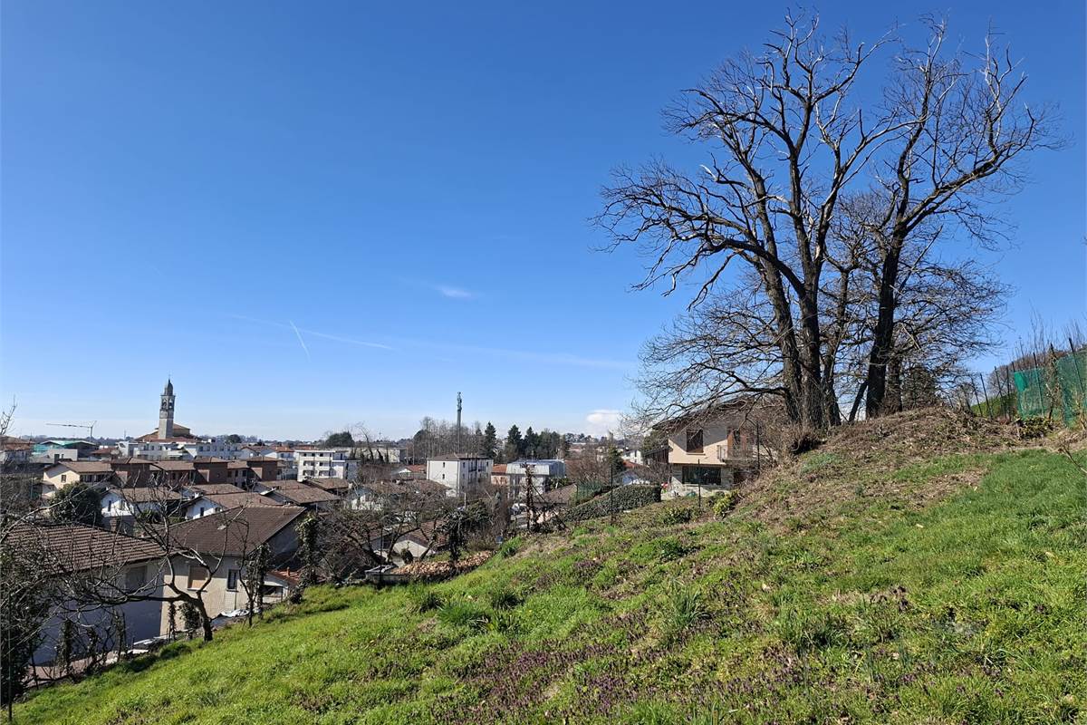 CANTU' vendiamo TERRENO di Mq 2.630