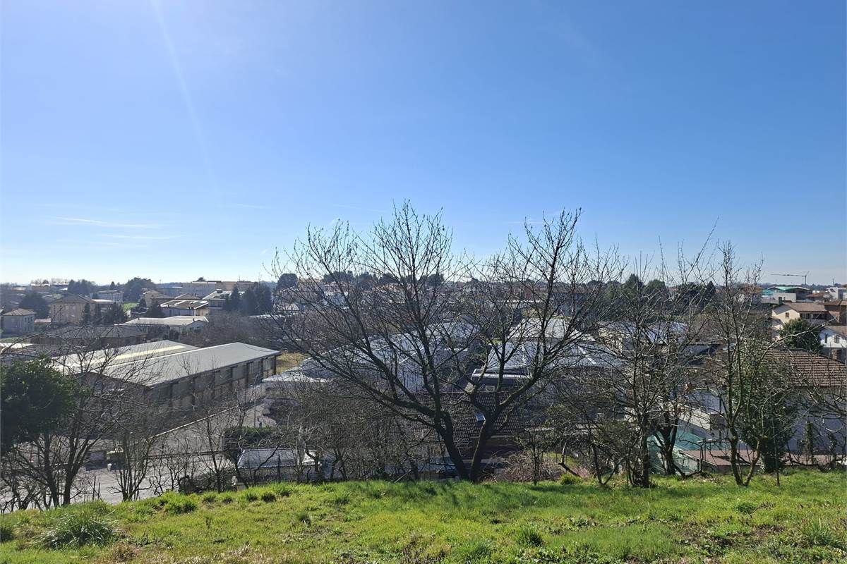 CANTU' vendiamo TERRENO di Mq 2.630