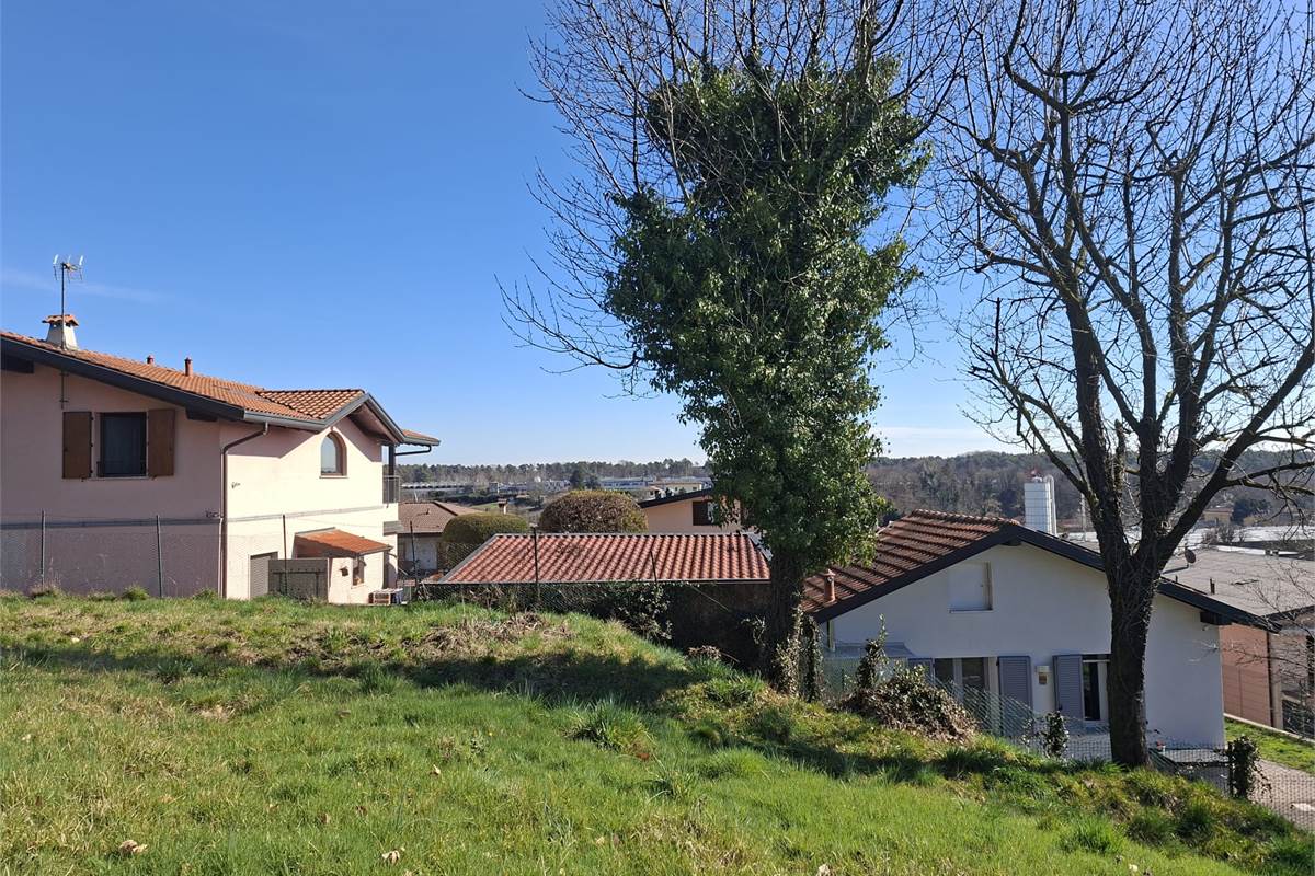 CANTU' vendiamo TERRENO di Mq 2.630